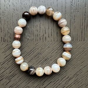 Banded agate with accent bead 9mm SIZE 6.5-7’